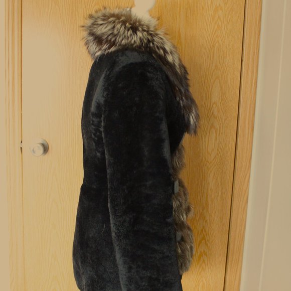 #322 Faux fur/fox fur coat - Picture 4 of 4